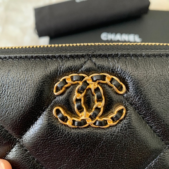 Chanel 19 Small Pouch - Picture 3 of 12